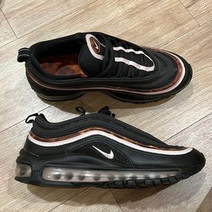 Nike Tennis Shoes